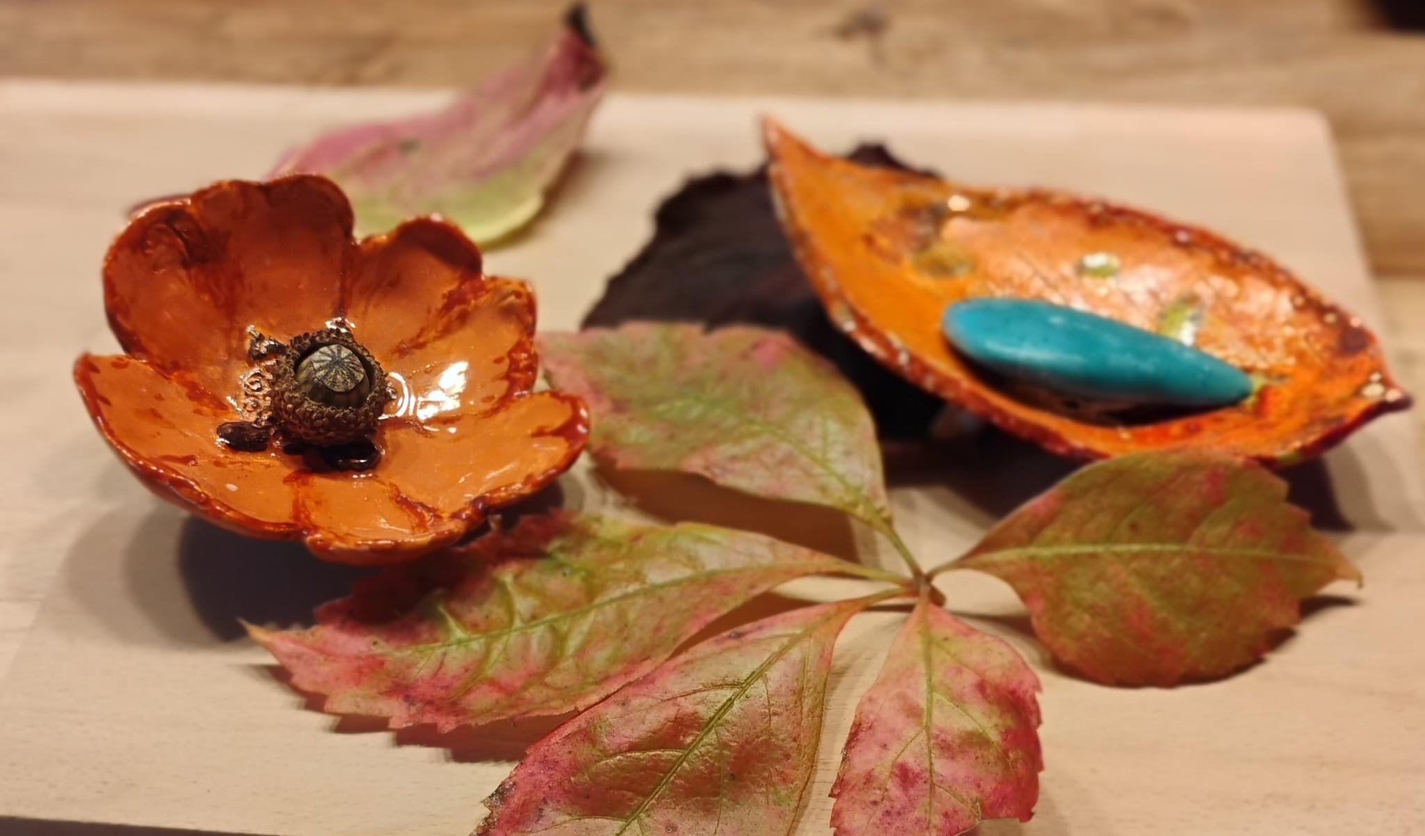 Herbstliche Motive aus Ton